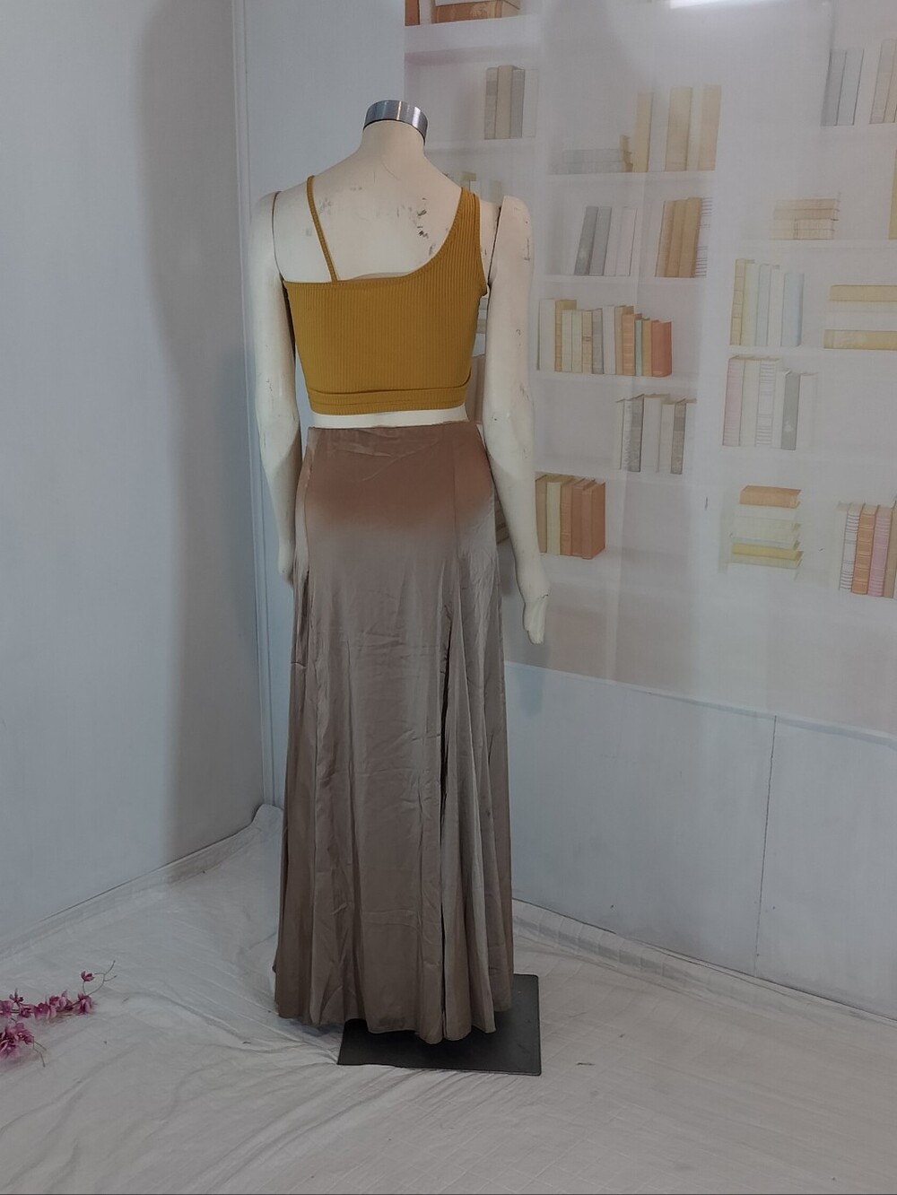 Women’s High-Waist Mixi Skirt in Taupe - Picture 3 of 4